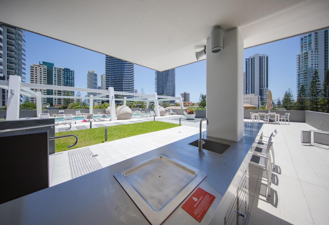 Dayday Premier Apartments At 2663 Gold Coast Hwy, Broadbeach エクステリア 写真